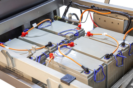 Трицикл электрический Rutrike Эксперт ПРО Плюс 2200 (серый)