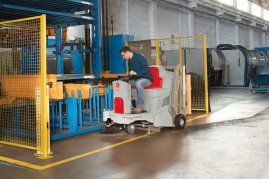 Подметальная машина Comac CS 800 B FP