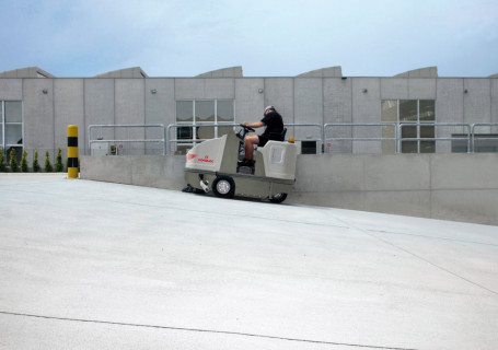 Подметальная машина Comac CS 80 B