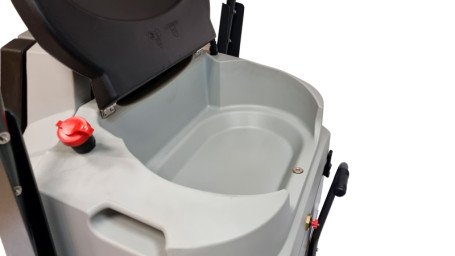 Подметальна машина Bennett Tornado 700bd (300Ач Li)