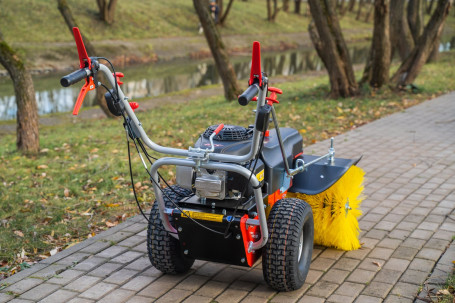 Подметальная машина Limpar 84 PRO Honda (сегментная щетка)