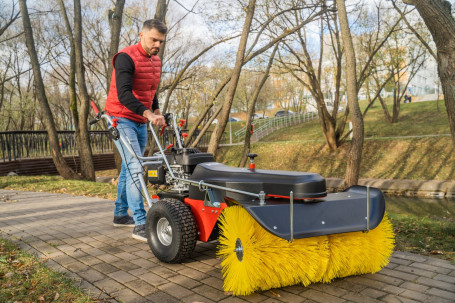 Подметальная машина Limpar 84 PRO Honda (сегментная щетка)