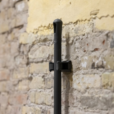 Гигиеничное настенное крепление Vikan (83мм, черный)