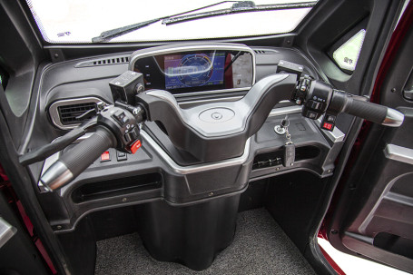 Трицикл электрический Rutrike Кабина (белый)