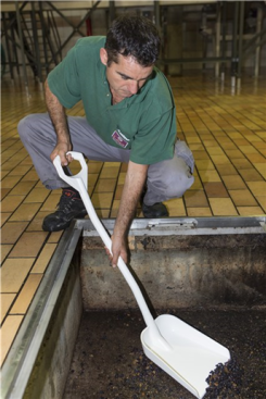 Лопата Vikan (1140мм, белый)