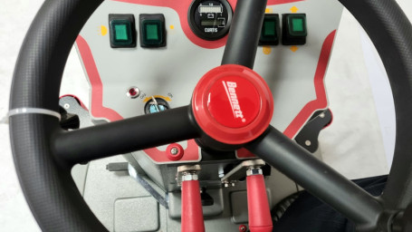 Подметальна машина Bennett Tornado 700bd PLUS (300Ач, Li)